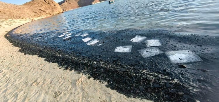 Playa Balandra en La Paz, dañada por derrame de combustible
