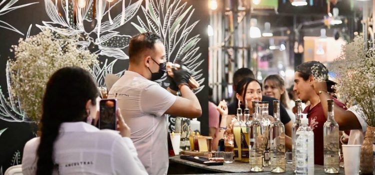 Supera expectativas Feria del Mezcal y rompe récord de visitantes