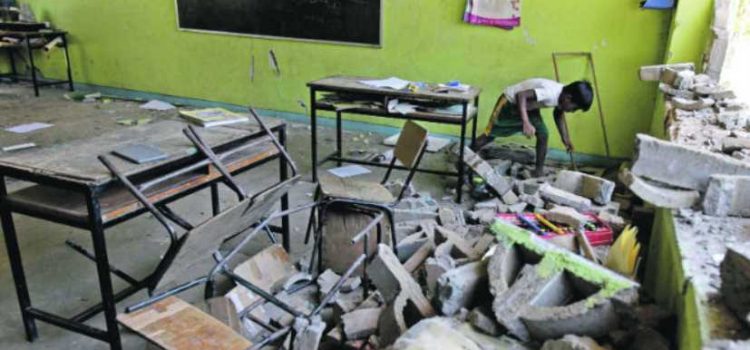 Vuelven estudiantes a más de mil escuelas de Oaxaca aún sin reconstruir