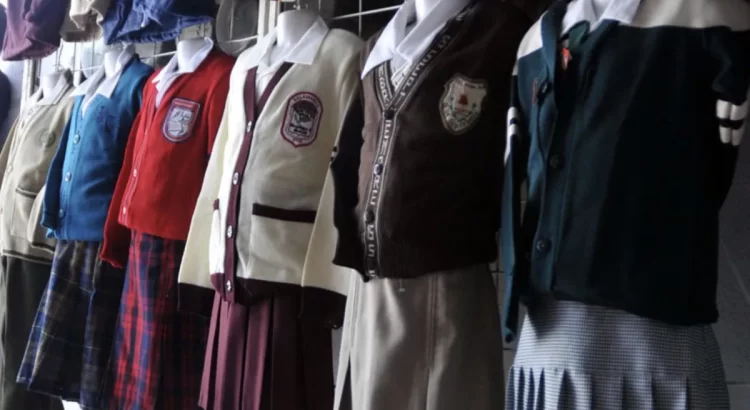 Congreso de Oaxaca busca que alumnas puedan elegir entre falda o pantalón para uniforme escolar