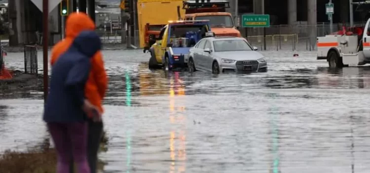 Activan alerta máxima en California