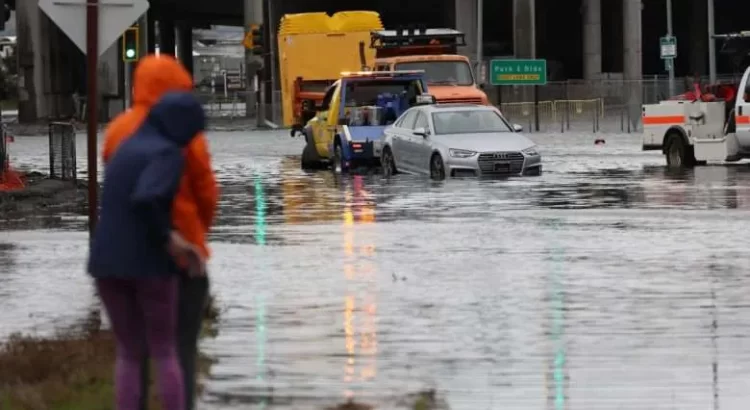 Activan alerta máxima en California