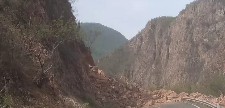 Carretera del Istmo de Oaxaca es restringida por rachas de viento