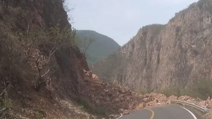 Carretera del Istmo de Oaxaca es restringida por rachas de viento