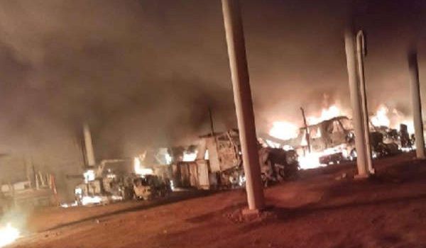 En Oaxaca, comando irrumpe en corralón de grúas e incendia instalaciones