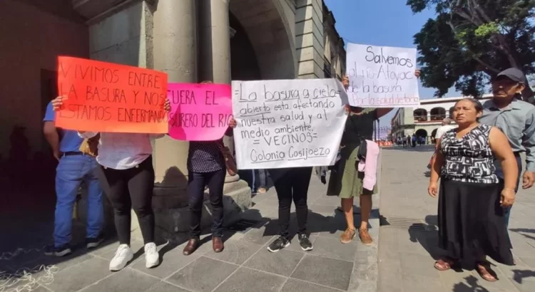 Exigen cuatro colonias de la ciudad de Oaxaca retirar basura de tiradero clandestino en playón del Atoyac Exigen cuatro colonias de la ciudad de Oaxaca retirar basura de tiradero clandestino en playón del Atoyac