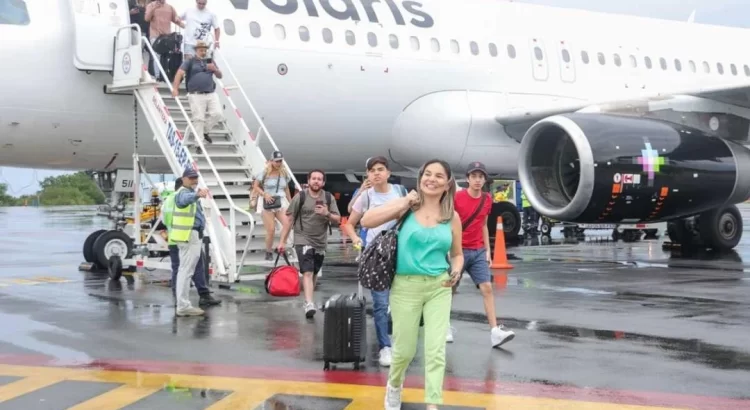 Inaugura Oaxaca nueva ruta aérea Monterrey-Puerto Escondido