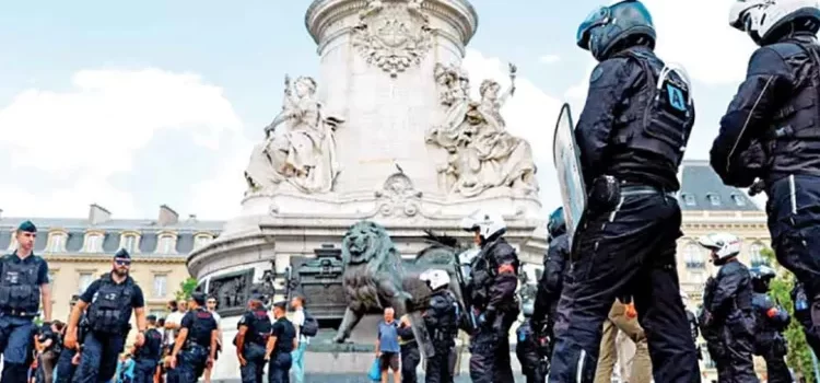 Desafían prohibición a protestar en París