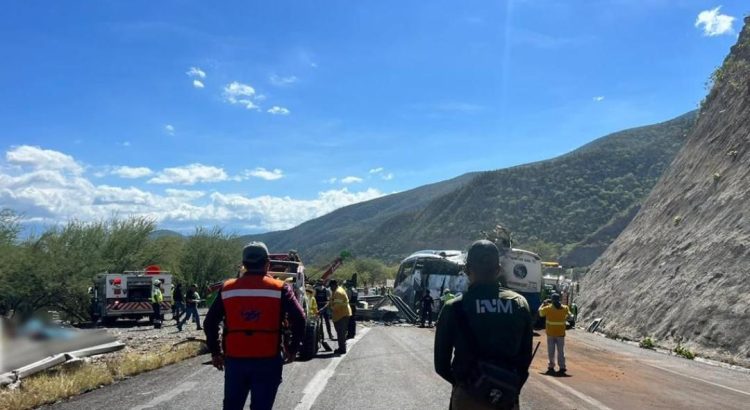 Oaxaca refuerza seguridad en carreteras tras accidente de migrantes
