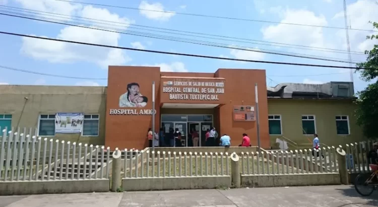 Mujer indígena da a luz en baño de hospital en Oaxaca; acusan negligencia médica