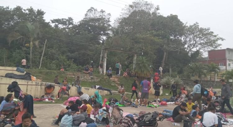 En autobuses, regresan a migrantes de la caravana a Oaxaca y los abandonan en Matías Romero En autobuses, regresan a migrantes de la caravana a Oaxaca y los abandonan en Matías Romero