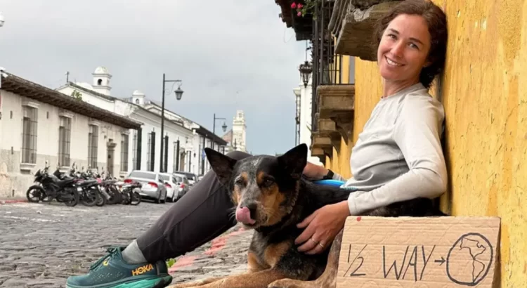 Lucy Barnard y su perro Wombat llegan a Oaxaca, su meta es caminar 13 países y lograr el récord Guinness Lucy Barnard y su perro Wombat llegan a Oaxaca, su meta es caminar 13 países y lograr el récord Guinness
