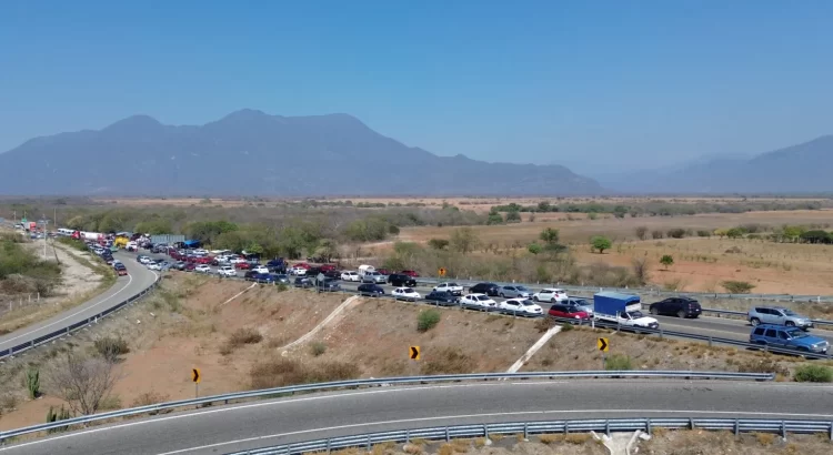 Profesores de Oaxaca realizan 37 bloqueos ante visita de López Obrador