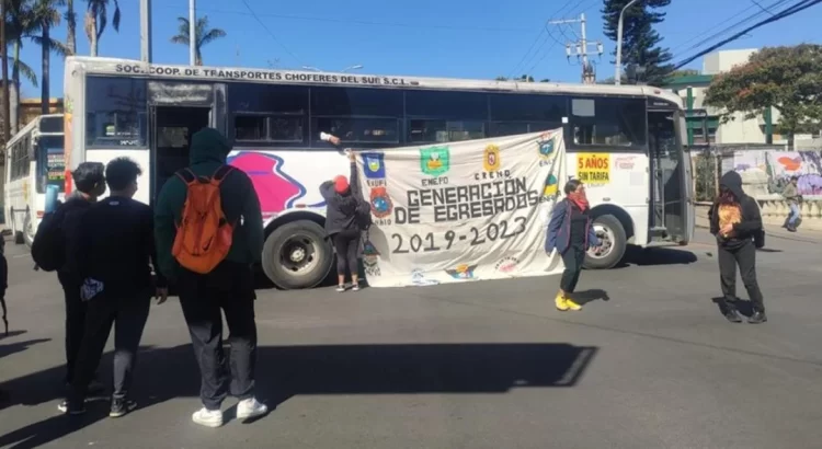 Maestros de la Sección 22 del SNTE paran labores y sitian la ciudad de Oaxaca con bloqueos