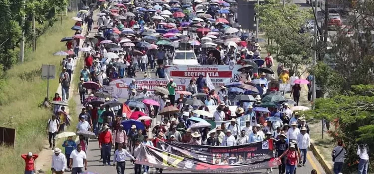 Por marcha de la CNTE casi un millón de alumnos se quedarán este lunes sin clases