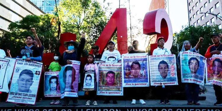 Dictan auto de formal prisión a 8 militares involucrados en el caso Ayotzinapa Dictan auto de formal prisión a 8 militares involucrados en el caso Ayotzinapa