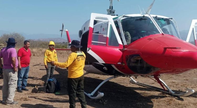 Se suma otro helicóptero a combate de incendio en la selva de Los Chimalapas en Oaxaca