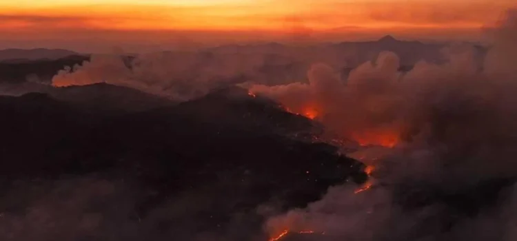 Fuera de control incendio en Chilixtlahuaca