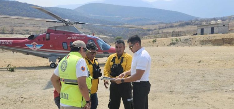 Inician sobrevuelos para atender incendio forestal en San Lucas Quiaviní, Oaxaca