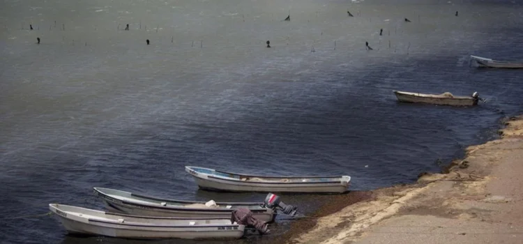 Naufragan tres pescadores de Oaxaca en el Golfo de Tehuantepec; recuperan 2 cuerpos Naufragan tres pescadores de Oaxaca en el Golfo de Tehuantepec; recuperan 2 cuerpos