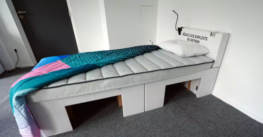 Las «camas antisexo» de cartón reciclable de Airweave regresan en París 2024