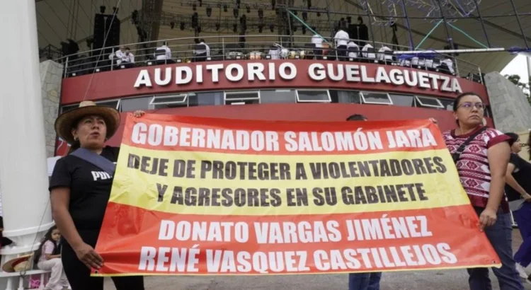 “Deje de proteger a violentadores de mujeres en su gabinete”, exigen en Guelaguetza a Jara