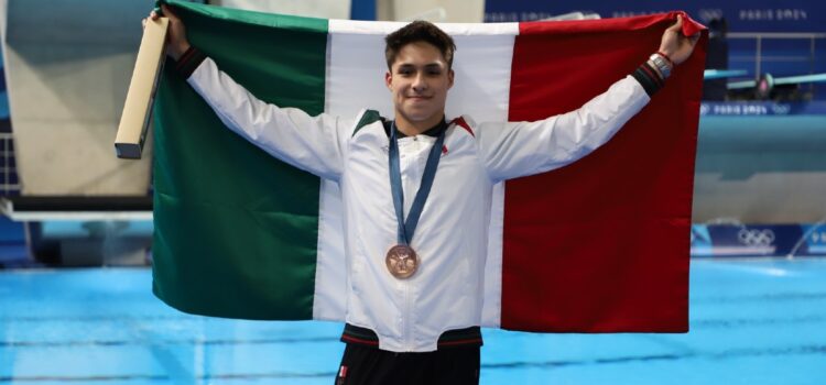 Osmar Olvera gana bronce en clavados de trampolín de 3 metros