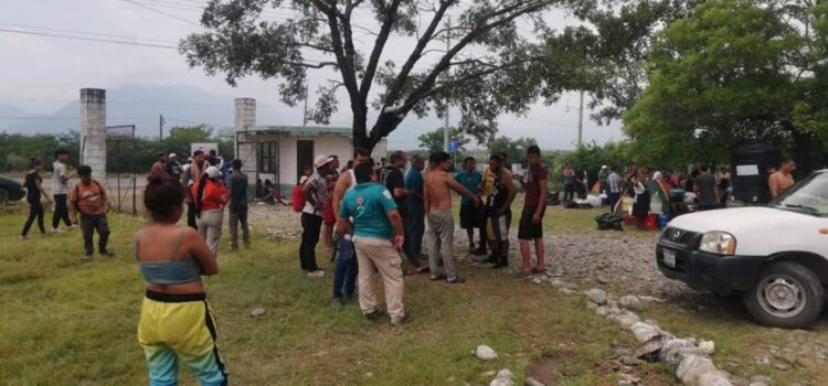 Llegan mil 200 migrantes a Zanatepec; buscan cruzar en caravana el territorio de Oaxaca