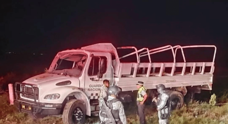 Vuelca camión de la Guardia Nacional en Oaxaca; hay un muerto y 24 heridos Vuelca camión de la Guardia Nacional en Oaxaca; hay un muerto y 24 heridos
