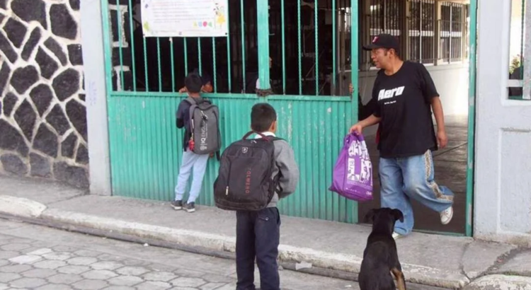 Ante alerta por formación de ciclón, 4 municipios de la Costa de Oaxaca suspenden clases