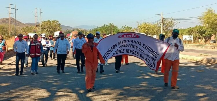 Más de 100 proveedores de Pemex protestan en refinería de Salina Cruz, Oaxaca, por falta de pagos