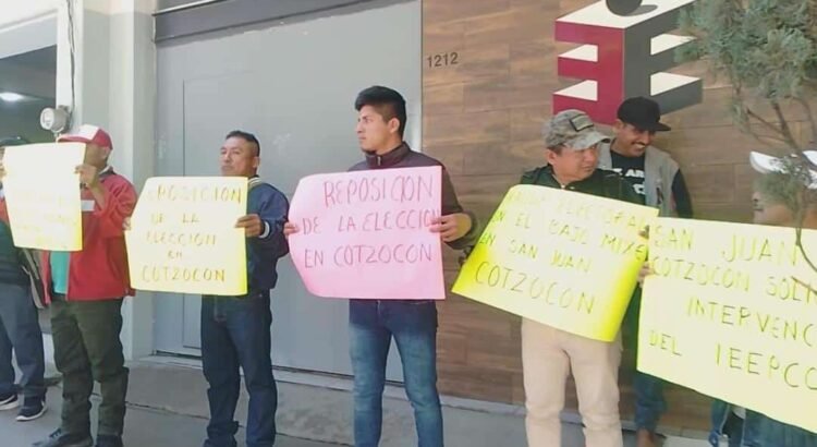 Con protesta, en Oaxaca pobladores de San Juan Cotzocón acusan fraude en elección municipal Con protesta, en Oaxaca pobladores de San Juan Cotzocón acusan fraude en elección municipal