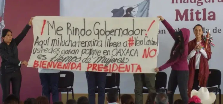 “Hoy termina mi lucha”: María Elena Ríos irrumpe en acto de Sheinbaum en Oaxaca; acusa a Jara de liberar a su agresor
