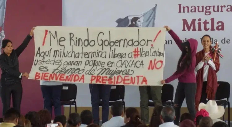 “Hoy termina mi lucha”: María Elena Ríos irrumpe en acto de Sheinbaum en Oaxaca; acusa a Jara de liberar a su agresor