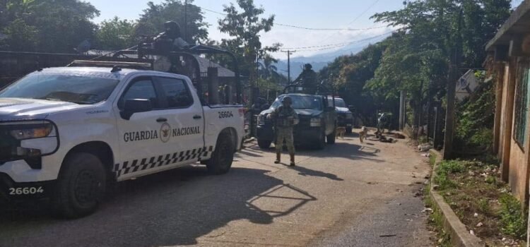 Ingresa Gobierno de Oaxaca a Platanillo; lleva ayuda humanitaria e instala operativo de seguridad