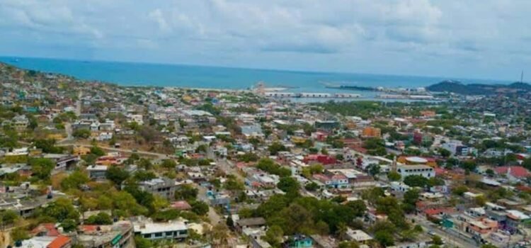 Cumplen 15 días sin agua potable más de 50 colonias del puerto de Salina Cruz, Oaxaca