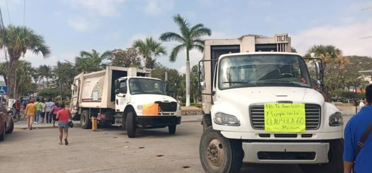 Cumple una semana paro de labores en ayuntamiento de Salina Cruz
