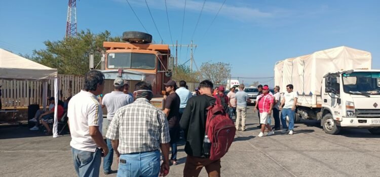Proveedores de la refinería de Salina Cruz, Oaxaca, acuerdan tomar acciones para exigir a Pemex el pago de mil 200 millones de pesos