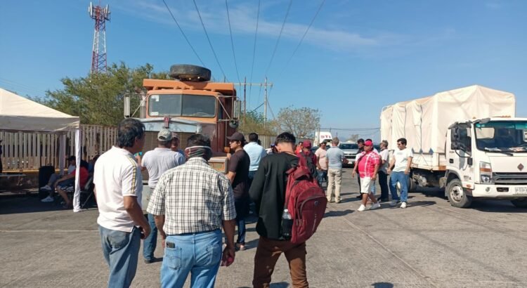 Proveedores de la refinería de Salina Cruz, Oaxaca, acuerdan tomar acciones para exigir a Pemex el pago de mil 200 millones de pesos