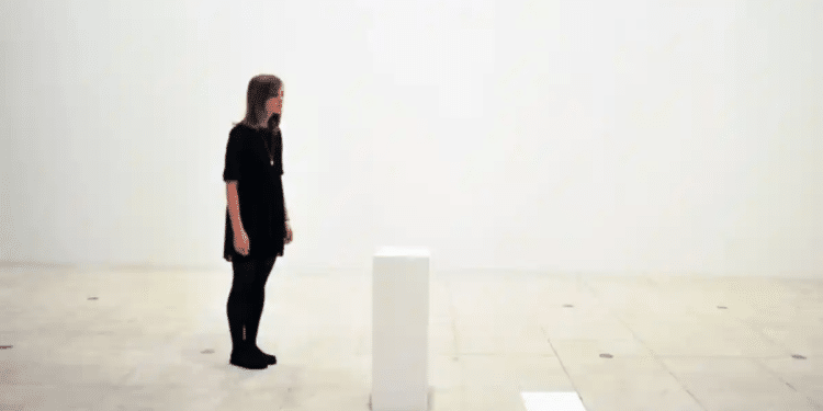 Artista vende obra invisible en… 18 mil dólares Artista vende obra invisible en… 18 mil dólares