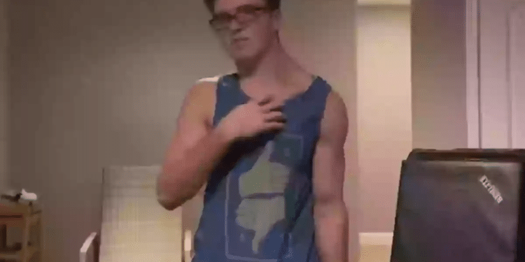 Joven entrenó en el gym solo la mitad de su cuerpo Joven entrenó en el gym solo la mitad de su cuerpo