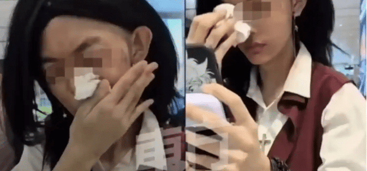 Obligan a viajera a desmaquillarse en el aeropuerto… el reconocimiento facial no la identificaba