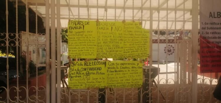Madres y padres de familia denuncian acoso sindical contra Directora del CBTis 259 en Santa Cruz Xoxocotlán