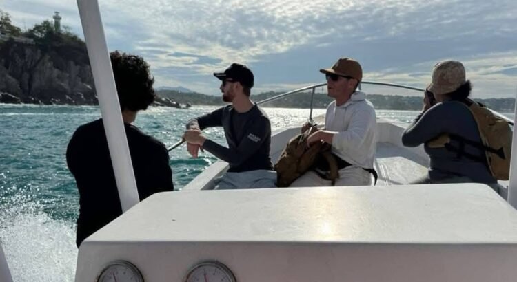 Recuperan cuerpo de turista extranjero arrastrado por el mar en playa Zicatela; otro sigue desaparecido Recuperan cuerpo de turista extranjero arrastrado por el mar en playa Zicatela; otro sigue desaparecido