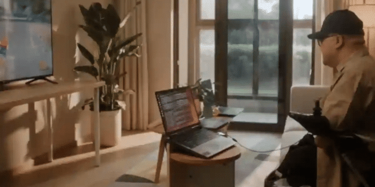 Paciente con implante cerebral controla Mario Kart con la mente Paciente con implante cerebral controla Mario Kart con la mente