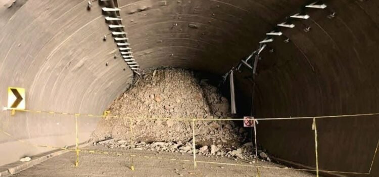 Derrumbes por ‘Erick’ mantienen cerrada la autopista Mitla-Tehuantepec de Oaxaca