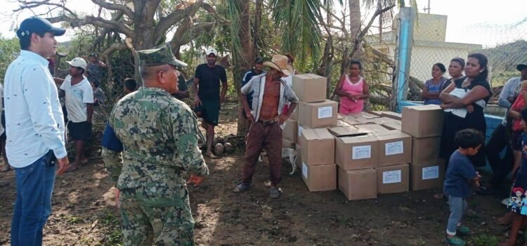 Marina auxilia a población afectada de Oaxaca por el huracán ‘Erick’