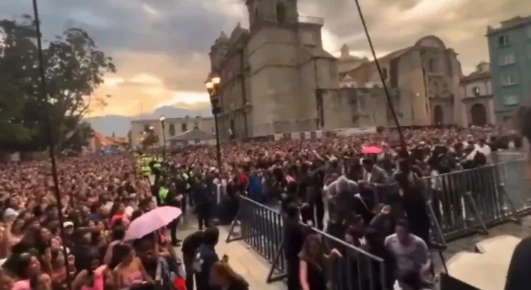 Funcionarios de Oaxaca reservan área VIP en concierto de Siddharta; los corrieron a botellazos Funcionarios de Oaxaca reservan área VIP en concierto de Siddharta; los corrieron a botellazos
