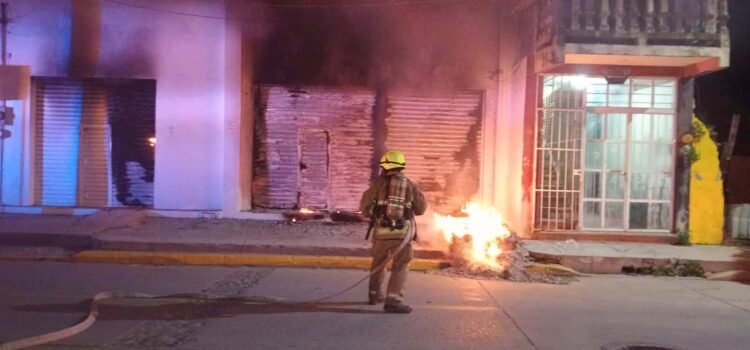 Incendian dos tiendas en Juchitán, Oaxaca; fueron provocados, afirma titular del cuerpo de bomberos Incendian dos tiendas en Juchitán, Oaxaca; fueron provocados, afirma titular del cuerpo de bomberos