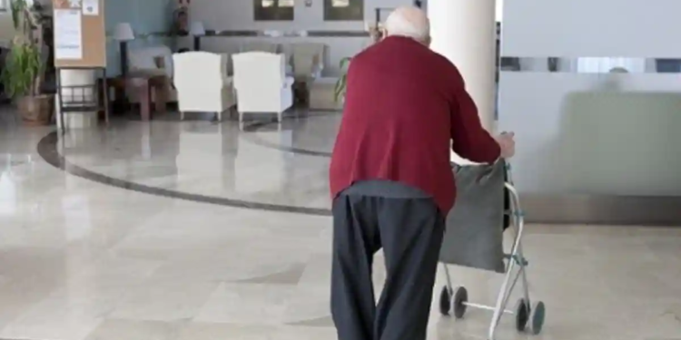 A sus 38 años decidió mudarse a una residencia para personas de la tercera edad A sus 38 años decidió mudarse a una residencia para personas de la tercera edad